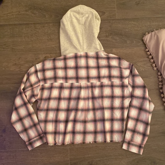 Aeropostale plaid cropped hooded shirt - Picture 2 of 3